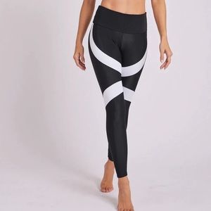 NWT Onzie Cadence Leggings SM